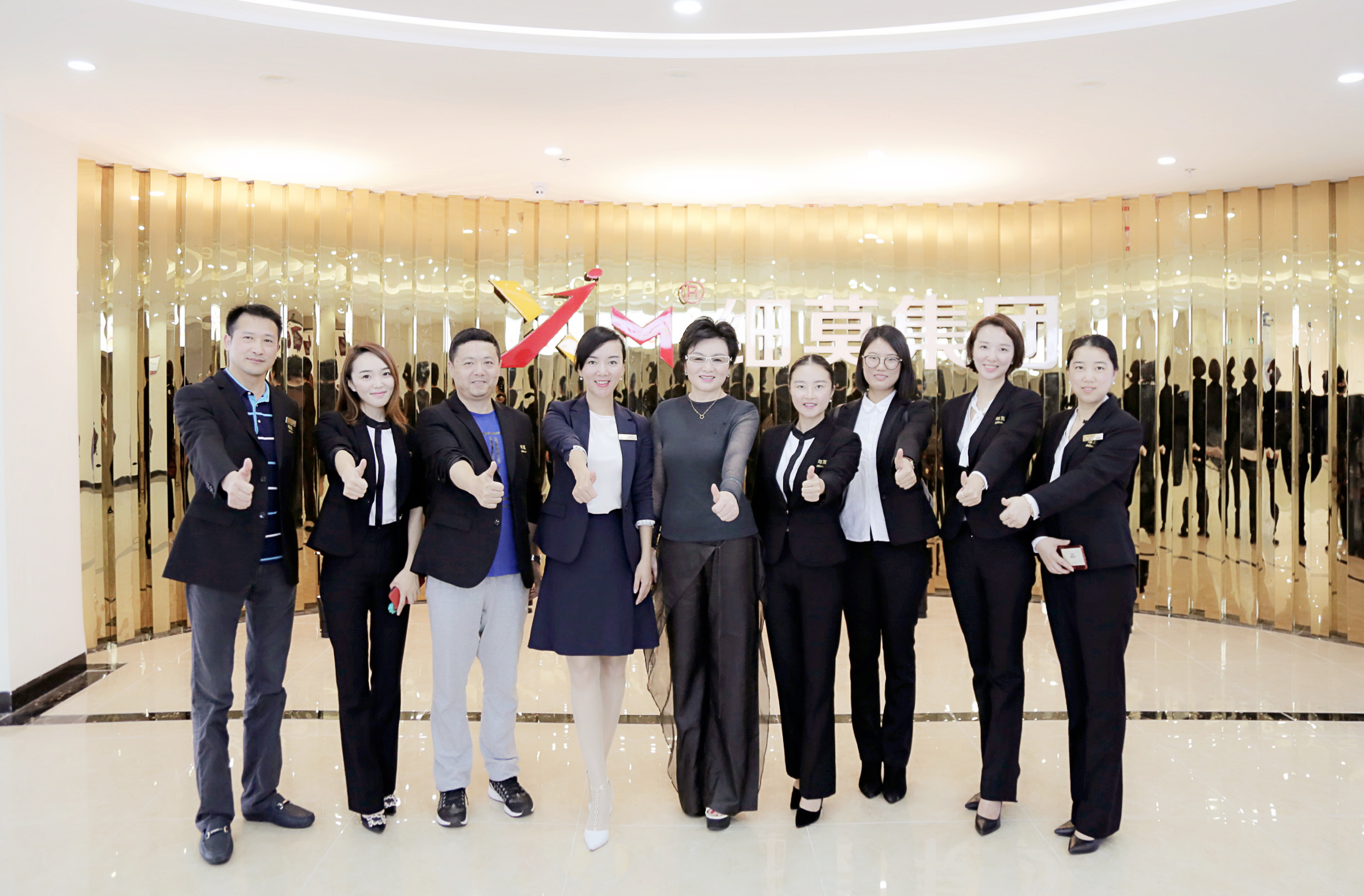 湖南零售業(yè)龍頭上市企業(yè)步步高集團(tuán)創(chuàng)始人之一——步步高副董事長(zhǎng)張露丹一行到訪(fǎng)細(xì)莫